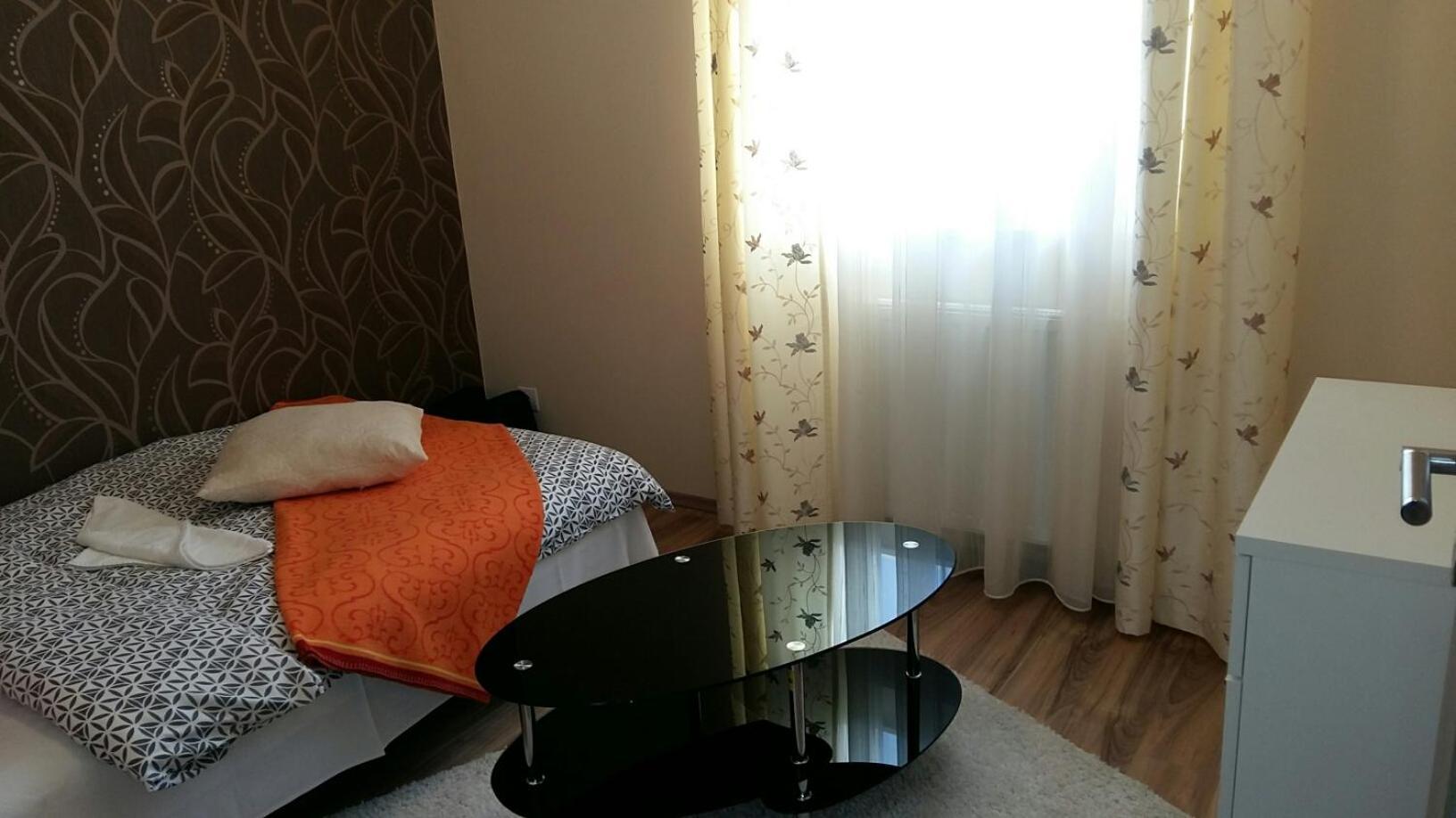 Isabell Apartments Győr Exteriör bild
