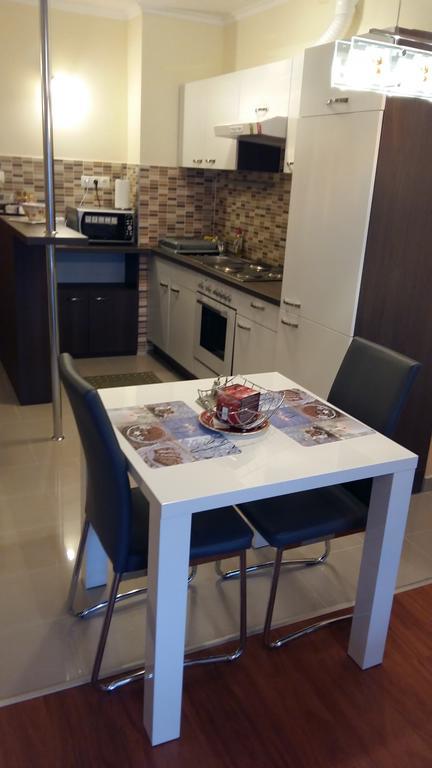 Isabell Apartments Győr Exteriör bild